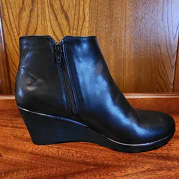 Naturalizer Booties-Water Resistant Leather - Picture 3 of 8